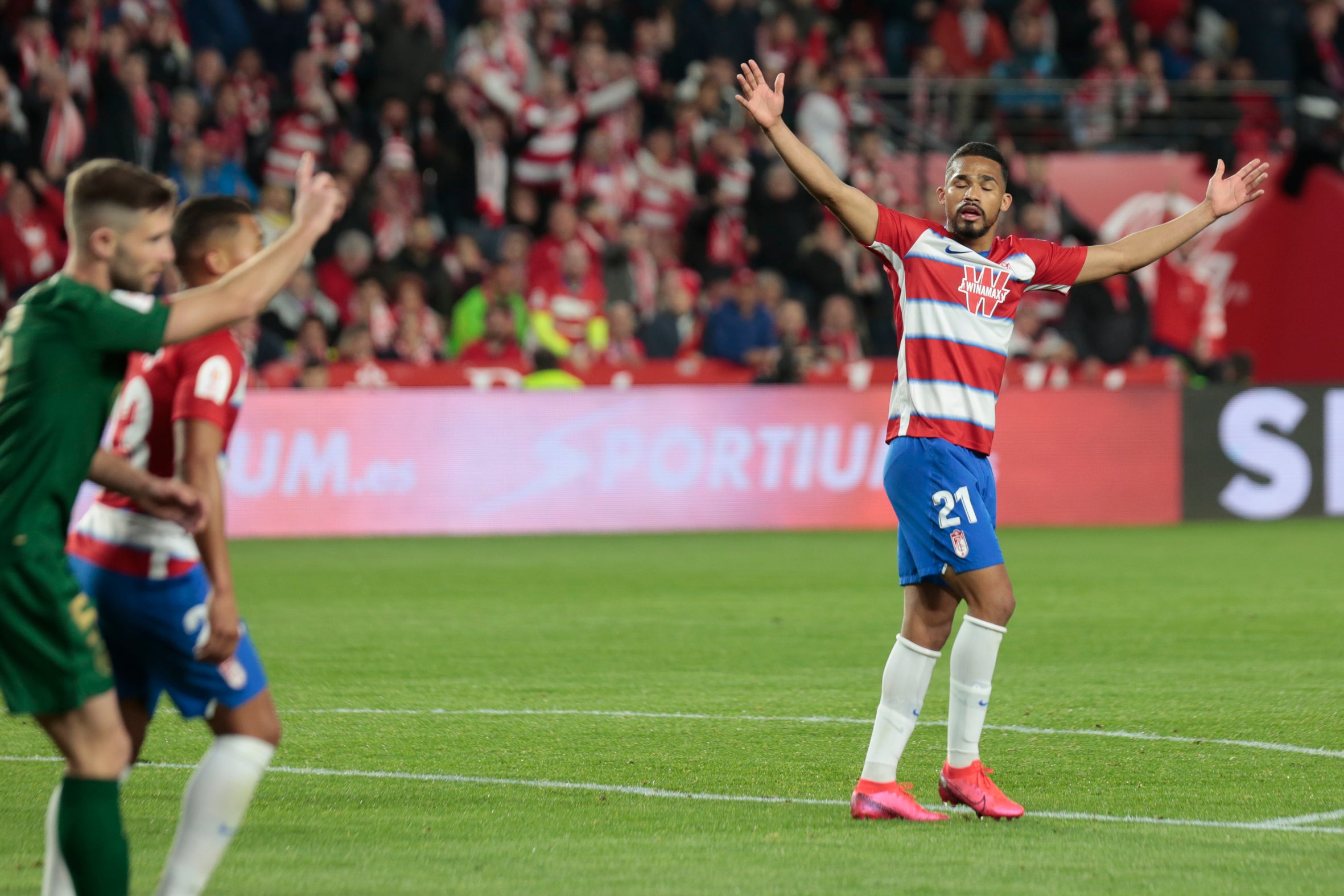 Las mejores imágenes de los momentos más destacados del duelo copero en Los Cármenes