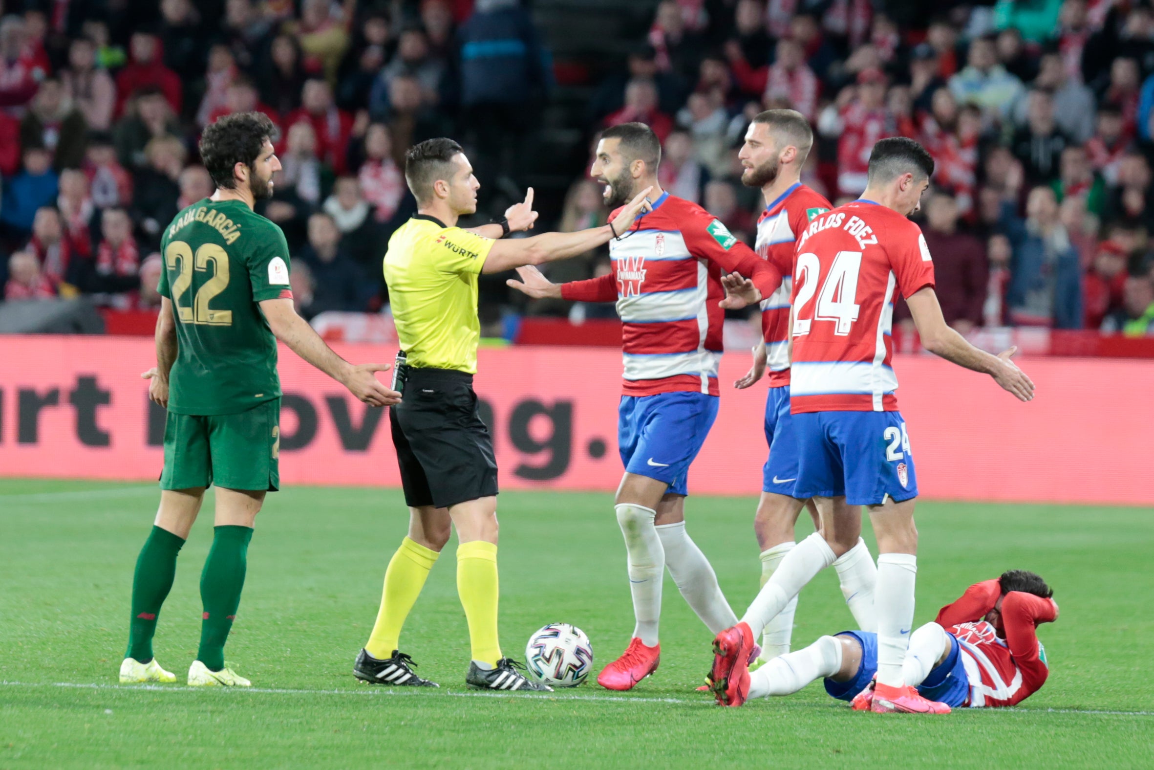 Las mejores imágenes de los momentos más destacados del duelo copero en Los Cármenes