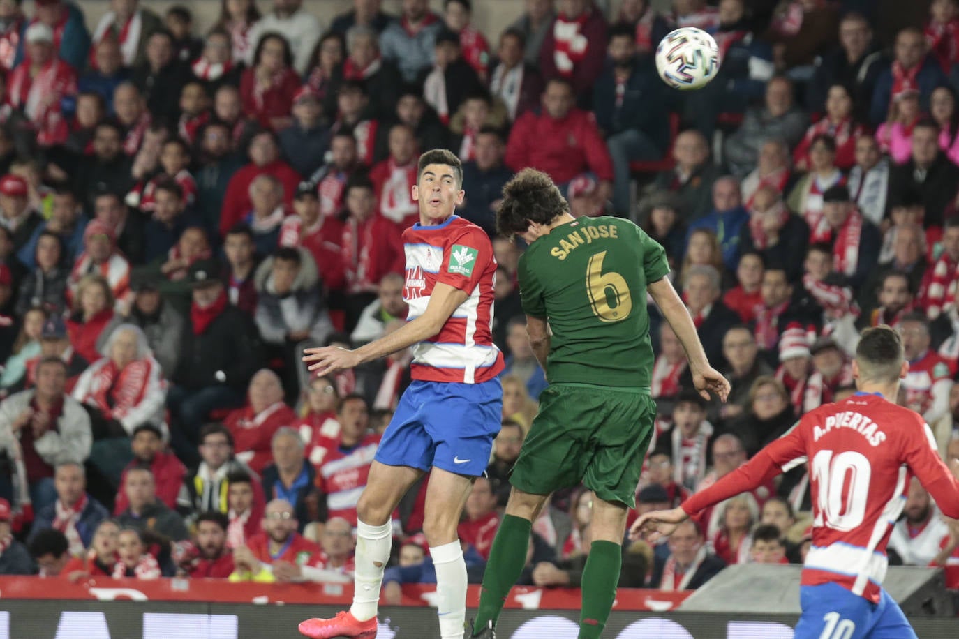 Las mejores imágenes de los momentos más destacados del duelo copero en Los Cármenes