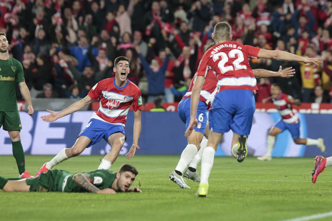 Las mejores imágenes de los momentos más destacados del duelo copero en Los Cármenes