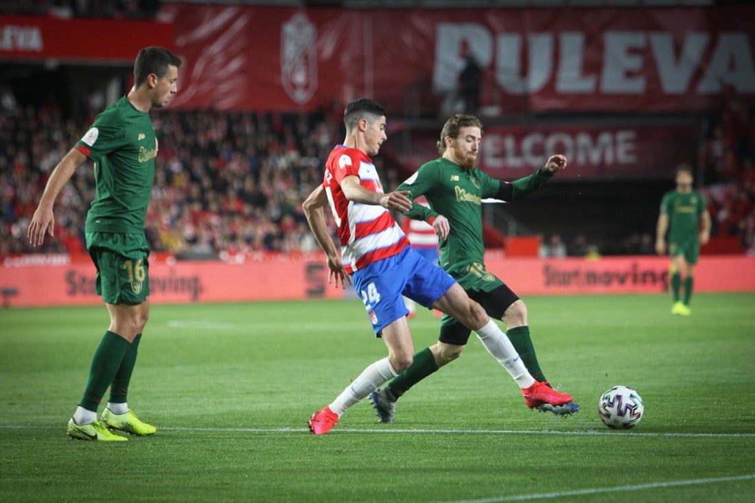 Las mejores imágenes de los momentos más destacados del duelo copero en Los Cármenes