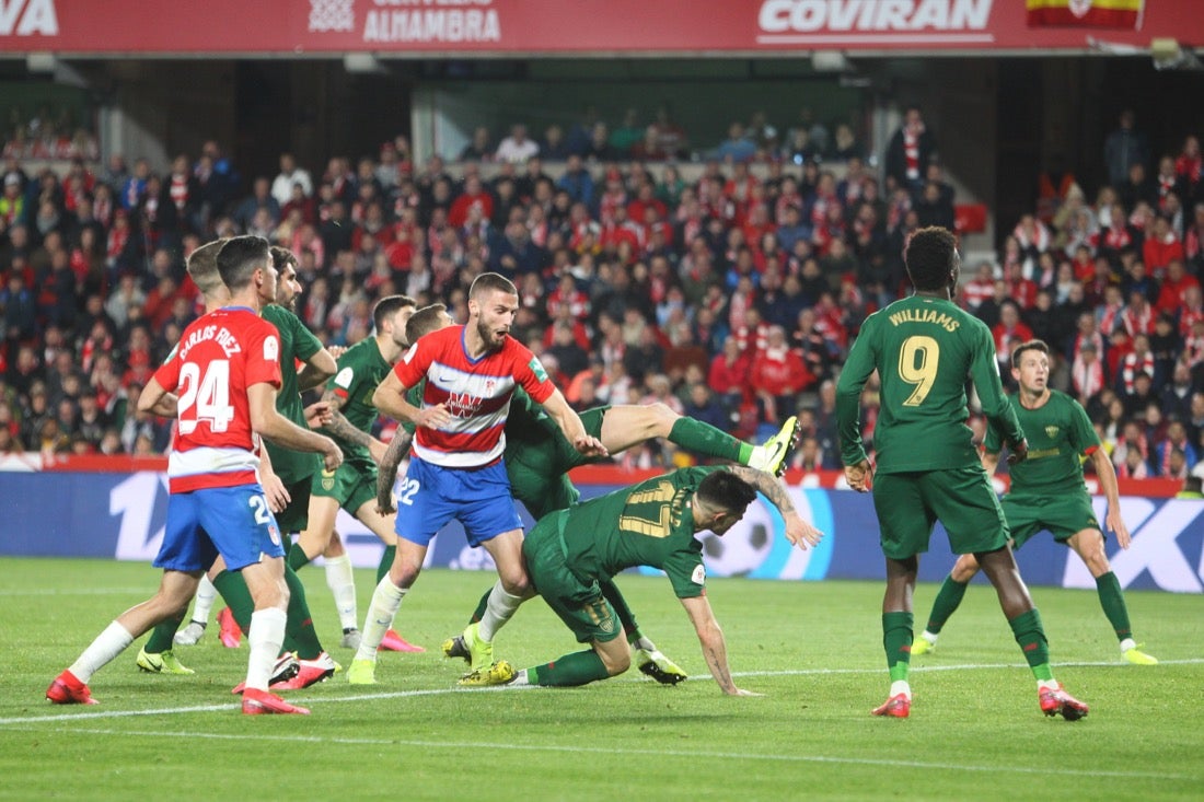 Las mejores imágenes de los momentos más destacados del duelo copero en Los Cármenes