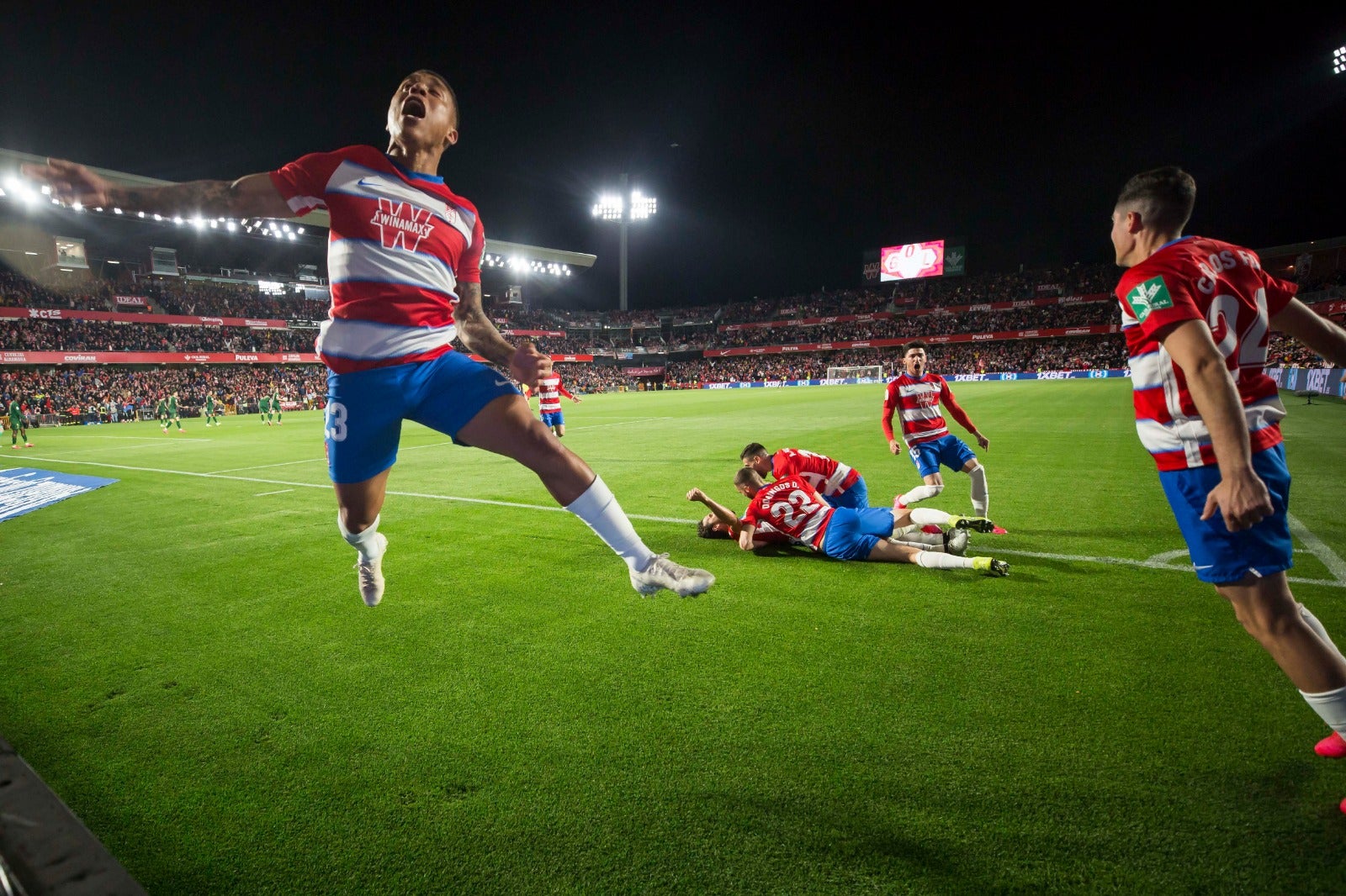 Las mejores imágenes de los momentos más destacados del duelo copero en Los Cármenes