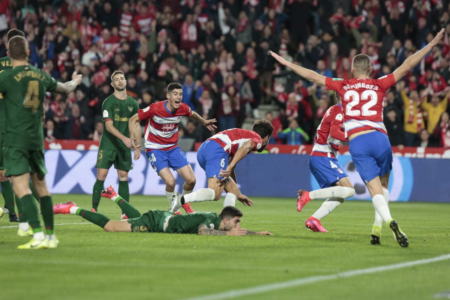 Las mejores imágenes de los momentos más destacados del duelo copero en Los Cármenes