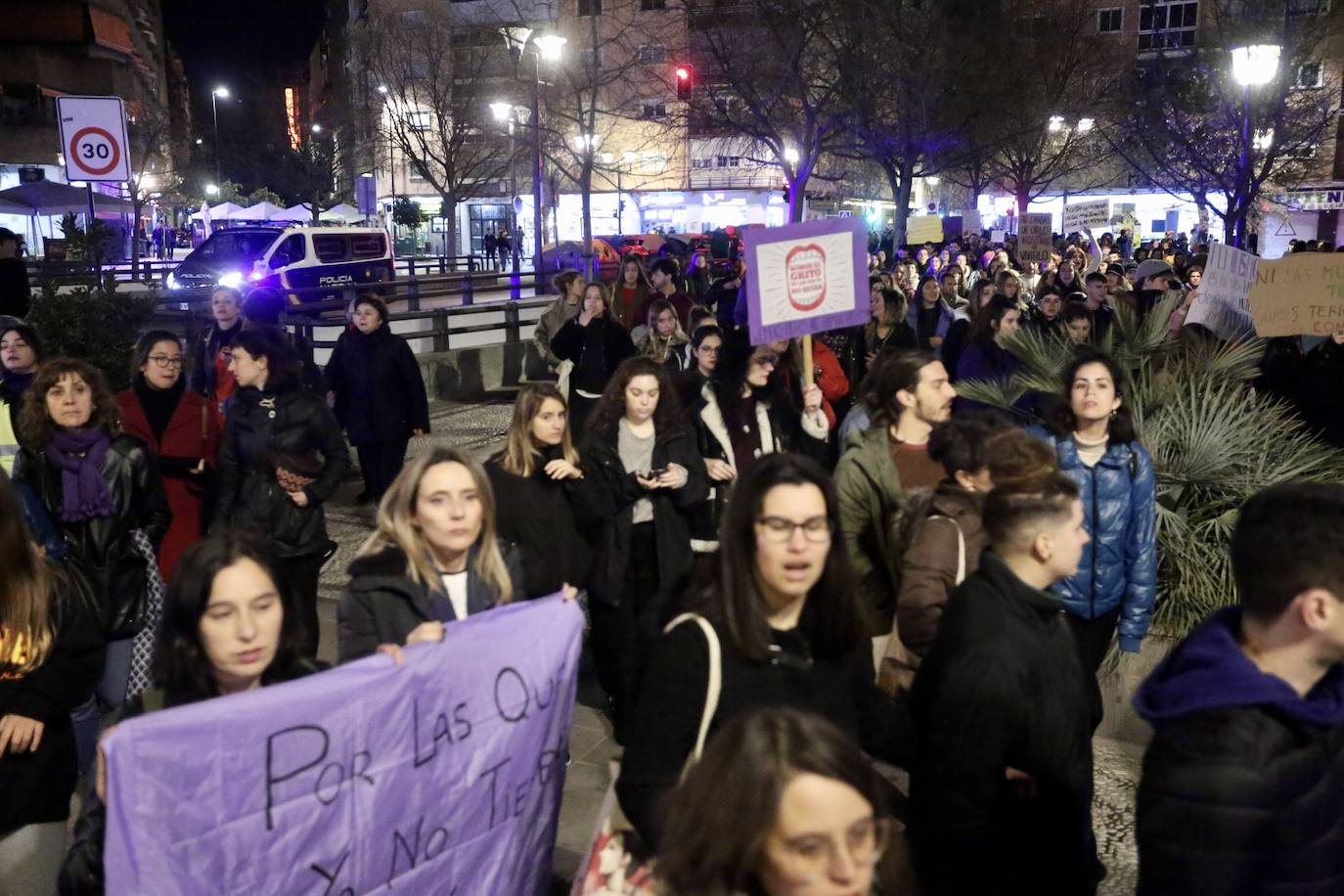 La manifestación nocturna recorrió las calles Reyes Católicos, Recogidas, Pedro Antonio de Alarcón y terminó en el entorno de Ciencias