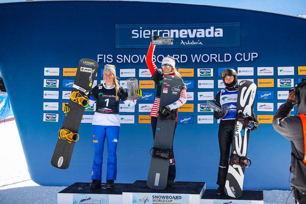 El español Lucas Eguibar ganó este sábado la prueba de la Copa del Mundo de boardercross de snowboard