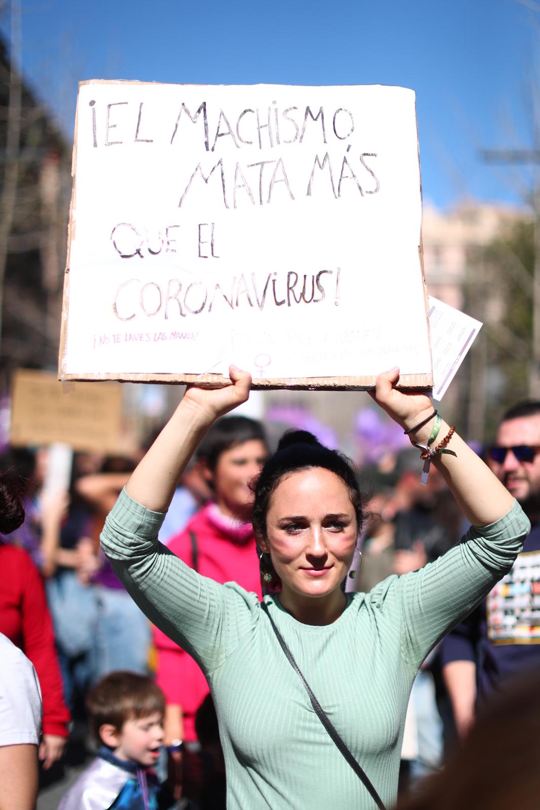 Miles de manifestantes han portada pancartas con mensajes reivindicativos