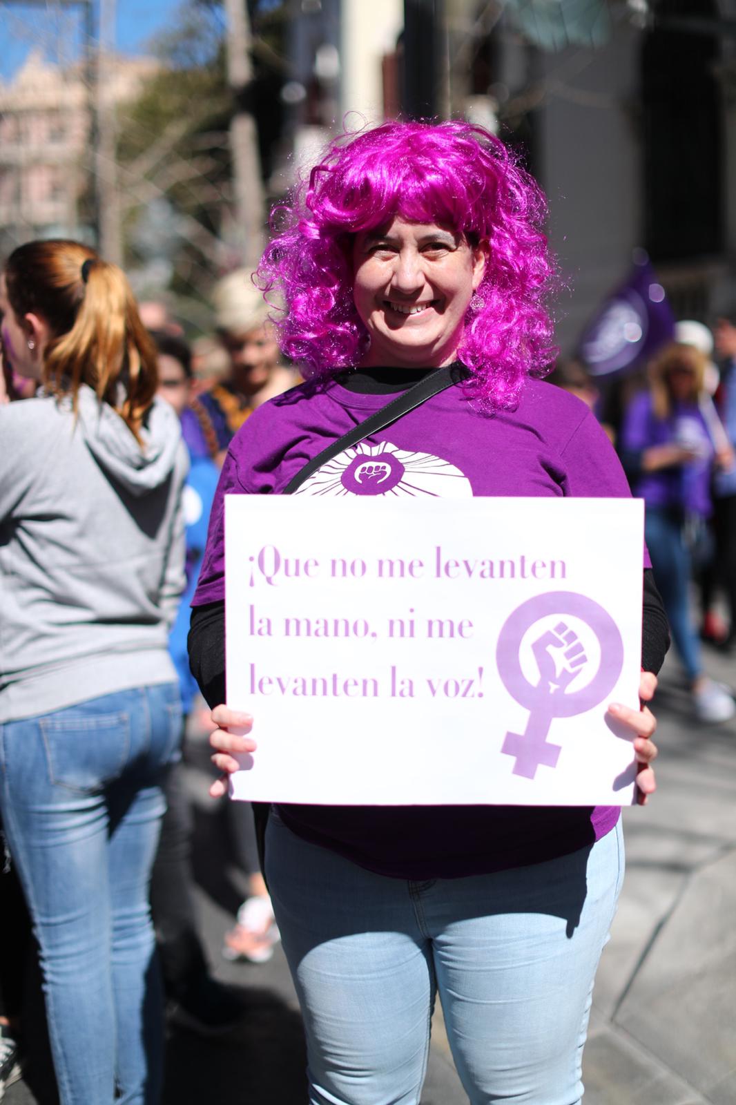 Miles de manifestantes han portada pancartas con mensajes reivindicativos