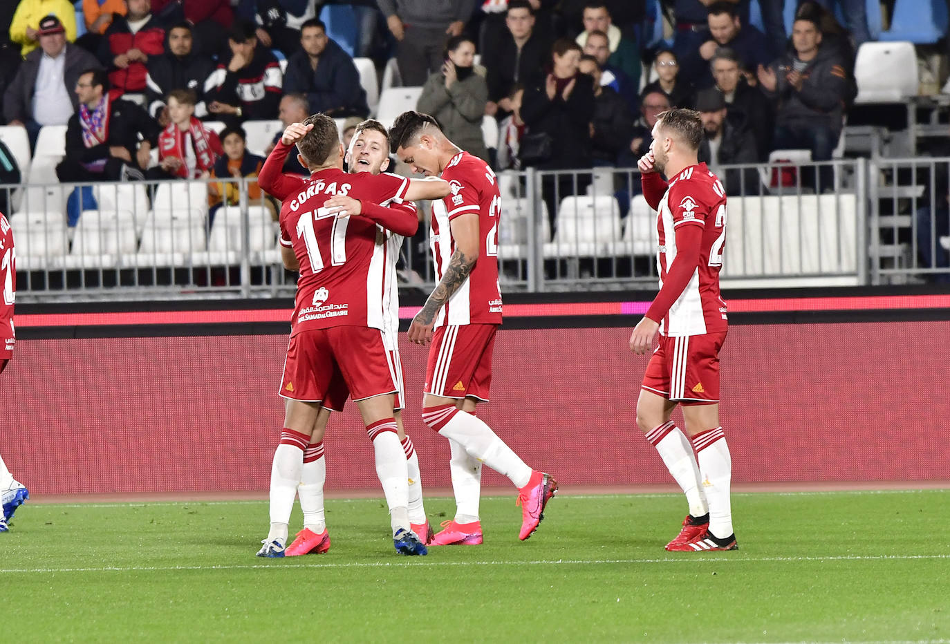 Los rojiblancos firman un soberbio partido para retornar a la senda del triunfo y destrozar a un rival que nunca hizo daño; cierra así seis jornadas en las que sólo sumó dos puntos