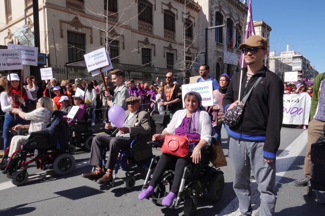 Repaso completo en imágenes a una marcha multitudinaria este Día de la Mujer en Granada