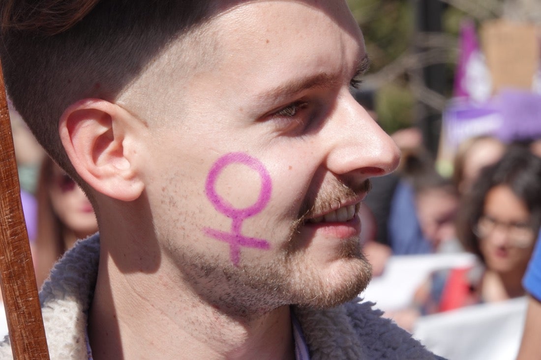 Repaso completo en imágenes a una marcha multitudinaria este Día de la Mujer en Granada