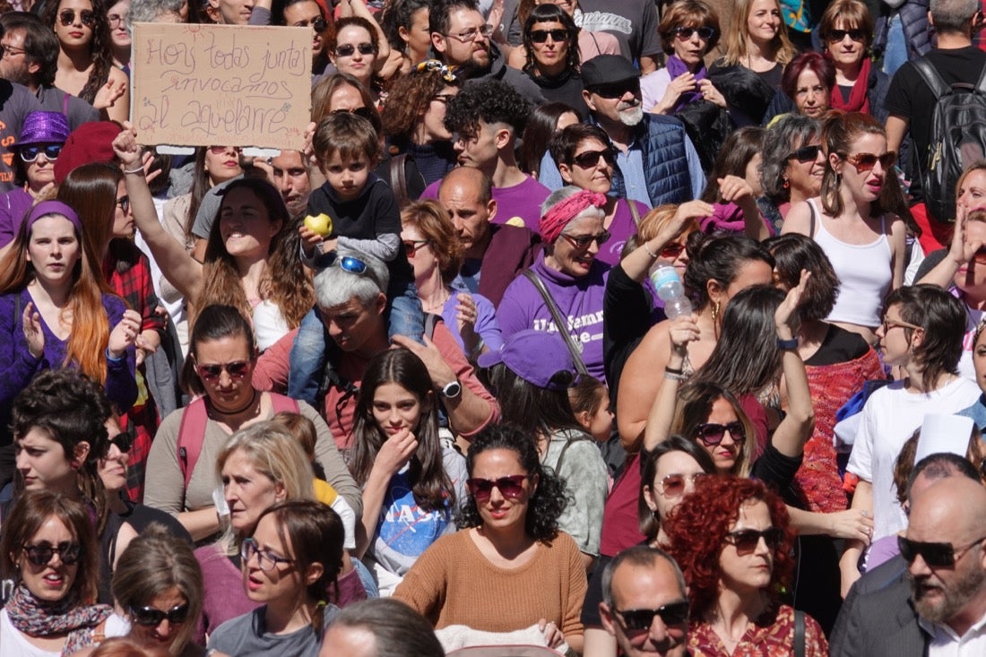 Repaso completo en imágenes a una marcha multitudinaria este Día de la Mujer en Granada