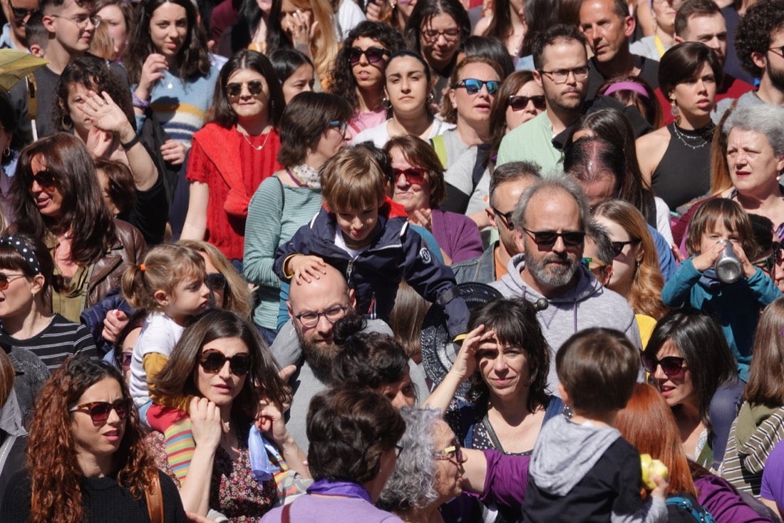 Repaso completo en imágenes a una marcha multitudinaria este Día de la Mujer en Granada