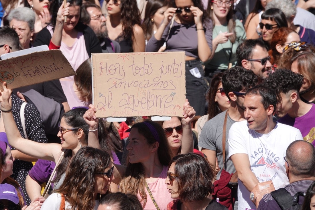 Repaso completo en imágenes a una marcha multitudinaria este Día de la Mujer en Granada