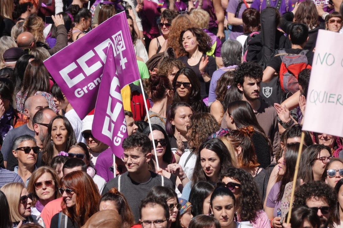 Repaso completo en imágenes a una marcha multitudinaria este Día de la Mujer en Granada