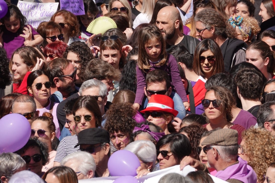 Repaso completo en imágenes a una marcha multitudinaria este Día de la Mujer en Granada