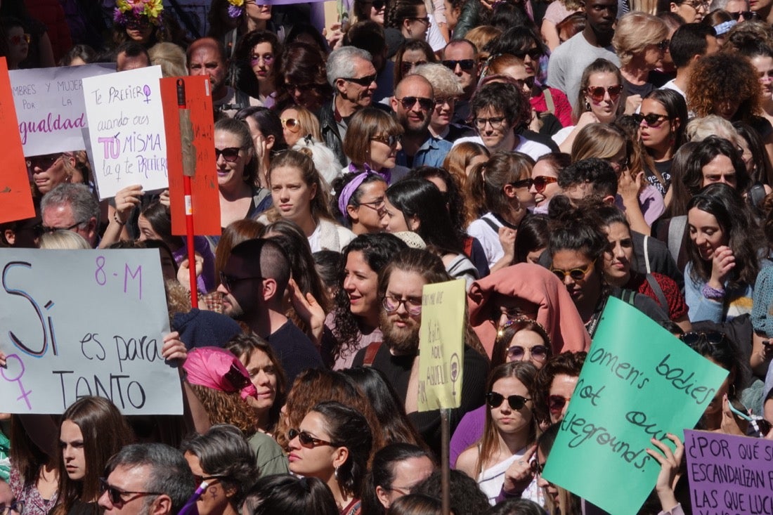 Repaso completo en imágenes a una marcha multitudinaria este Día de la Mujer en Granada