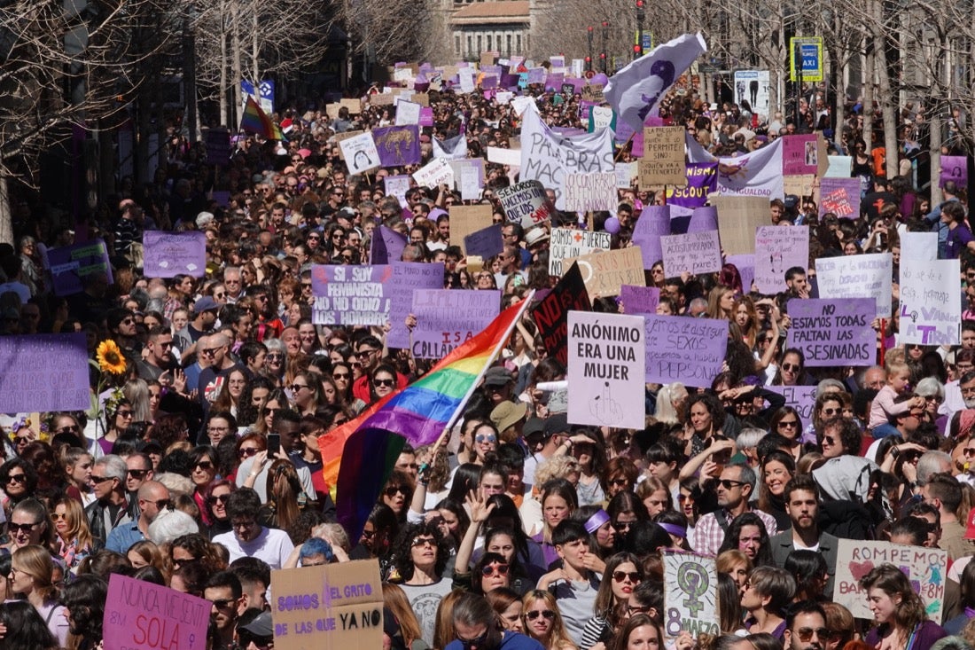 Repaso completo en imágenes a una marcha multitudinaria este Día de la Mujer en Granada