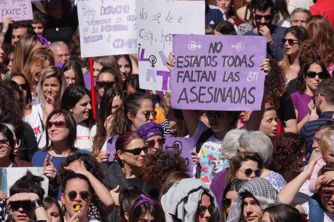 Repaso completo en imágenes a una marcha multitudinaria este Día de la Mujer en Granada