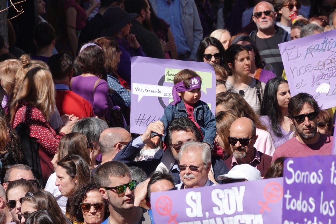 Repaso completo en imágenes a una marcha multitudinaria este Día de la Mujer en Granada