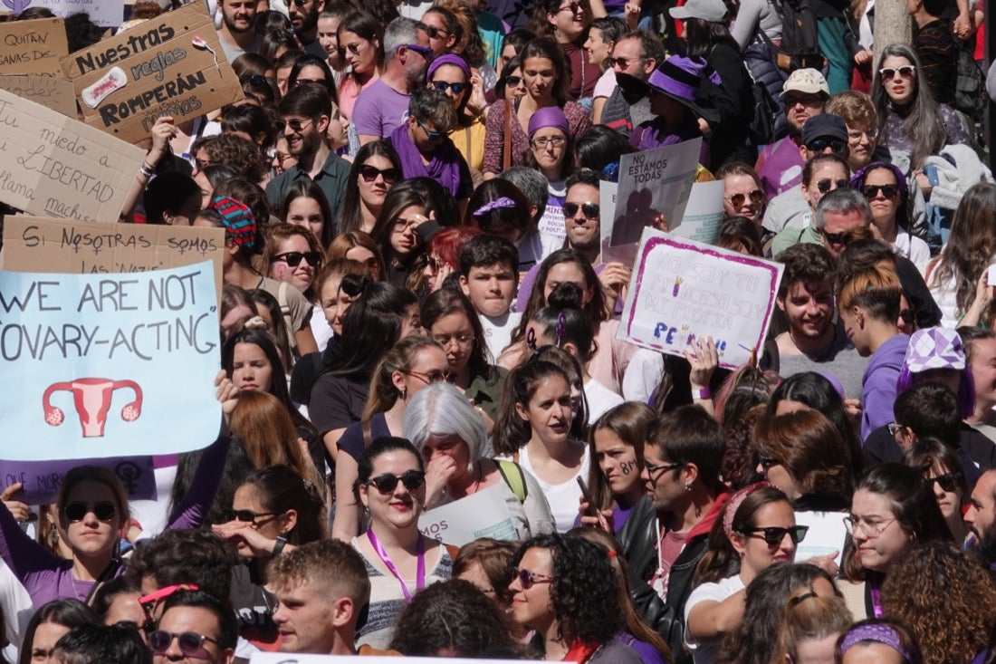 Repaso completo en imágenes a una marcha multitudinaria este Día de la Mujer en Granada