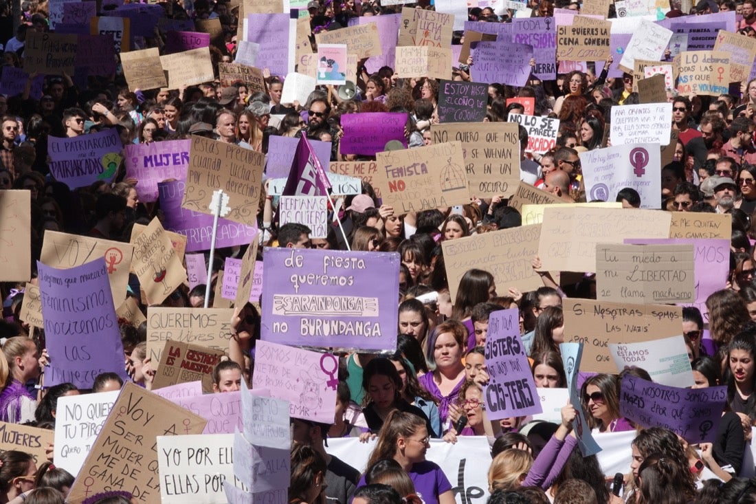 Repaso completo en imágenes a una marcha multitudinaria este Día de la Mujer en Granada