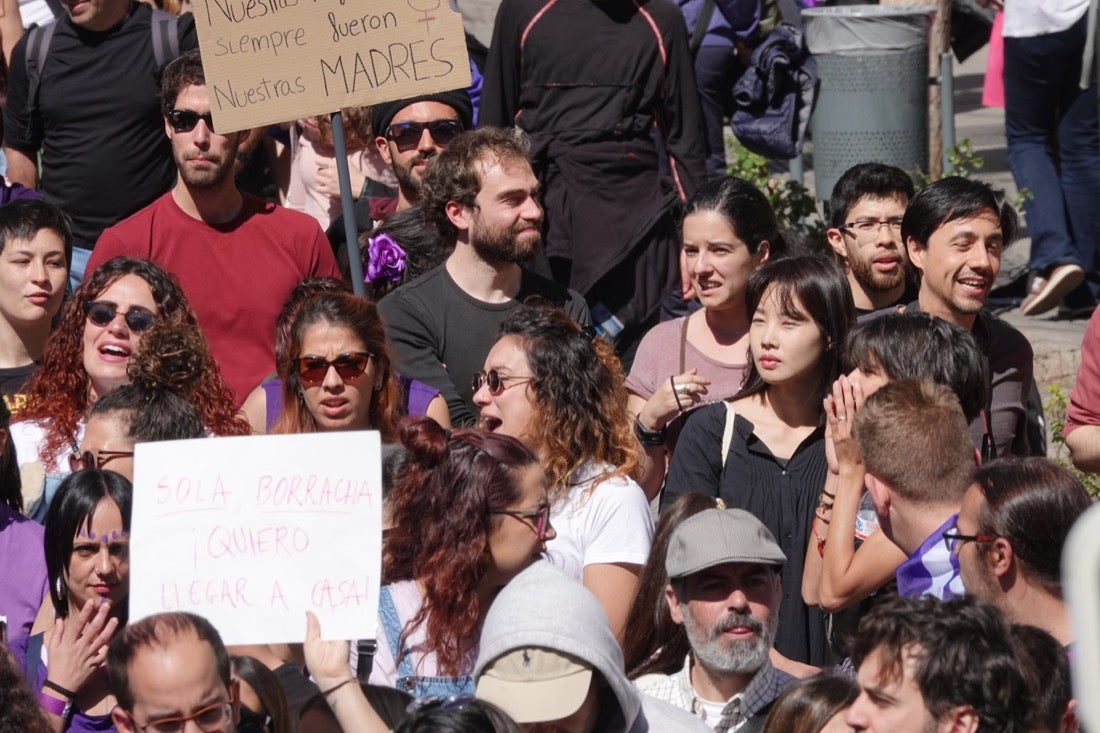Repaso completo en imágenes a una marcha multitudinaria este Día de la Mujer en Granada