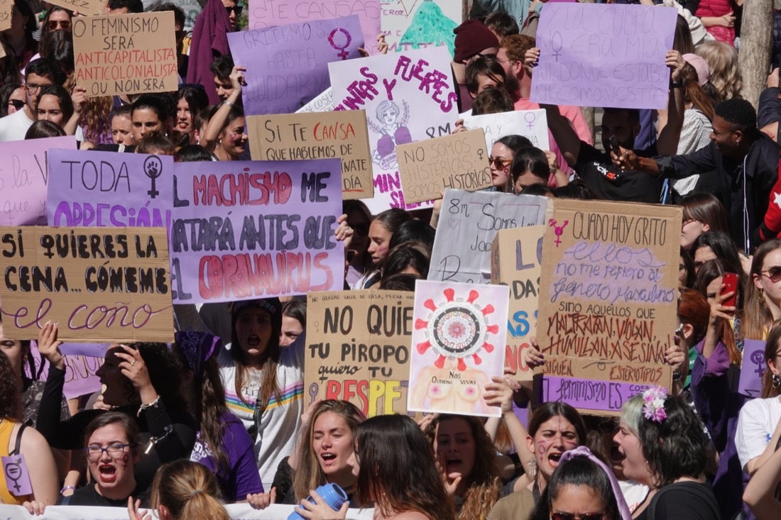 Repaso completo en imágenes a una marcha multitudinaria este Día de la Mujer en Granada