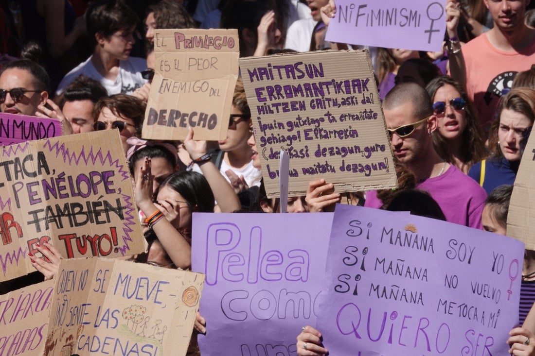 Repaso completo en imágenes a una marcha multitudinaria este Día de la Mujer en Granada