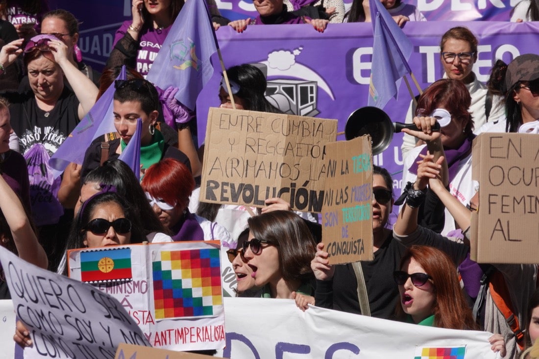Repaso completo en imágenes a una marcha multitudinaria este Día de la Mujer en Granada
