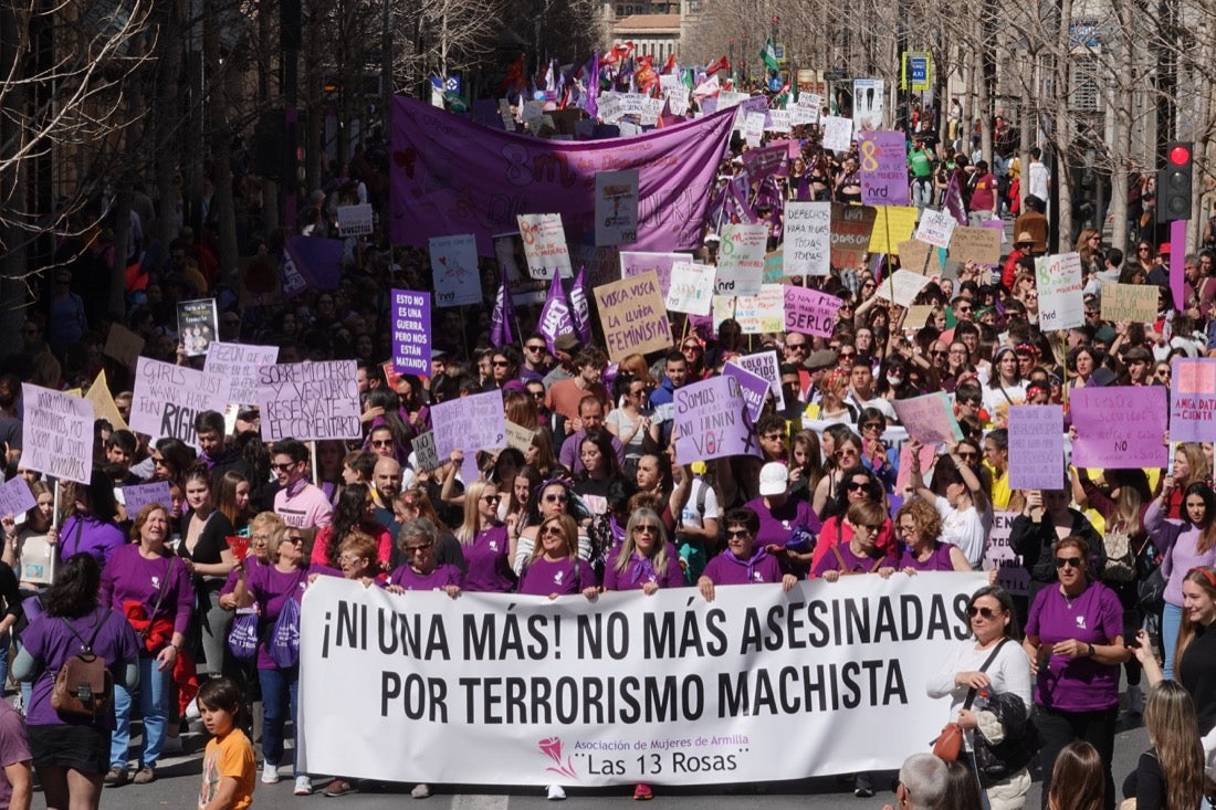 Repaso completo en imágenes a una marcha multitudinaria este Día de la Mujer en Granada