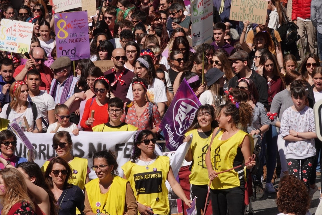 Repaso completo en imágenes a una marcha multitudinaria este Día de la Mujer en Granada