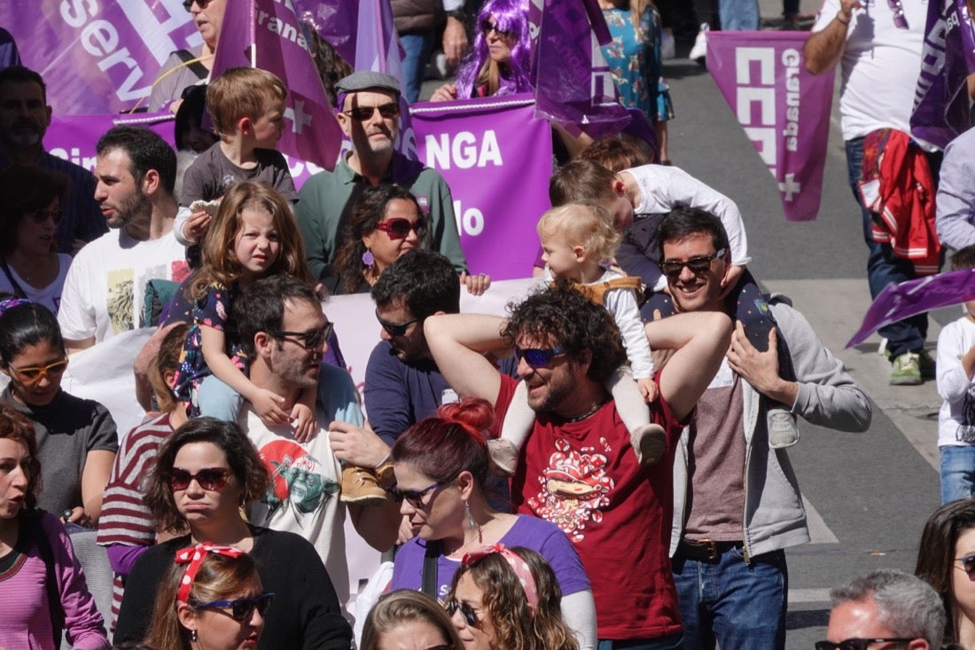 Repaso completo en imágenes a una marcha multitudinaria este Día de la Mujer en Granada