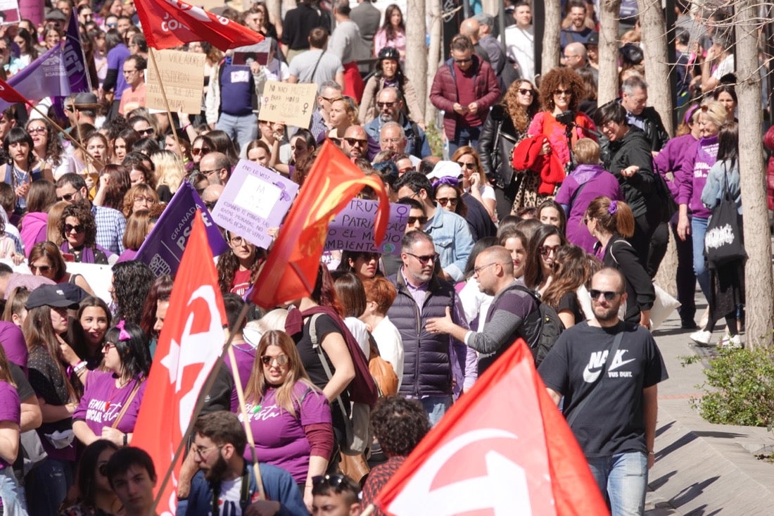 Repaso completo en imágenes a una marcha multitudinaria este Día de la Mujer en Granada
