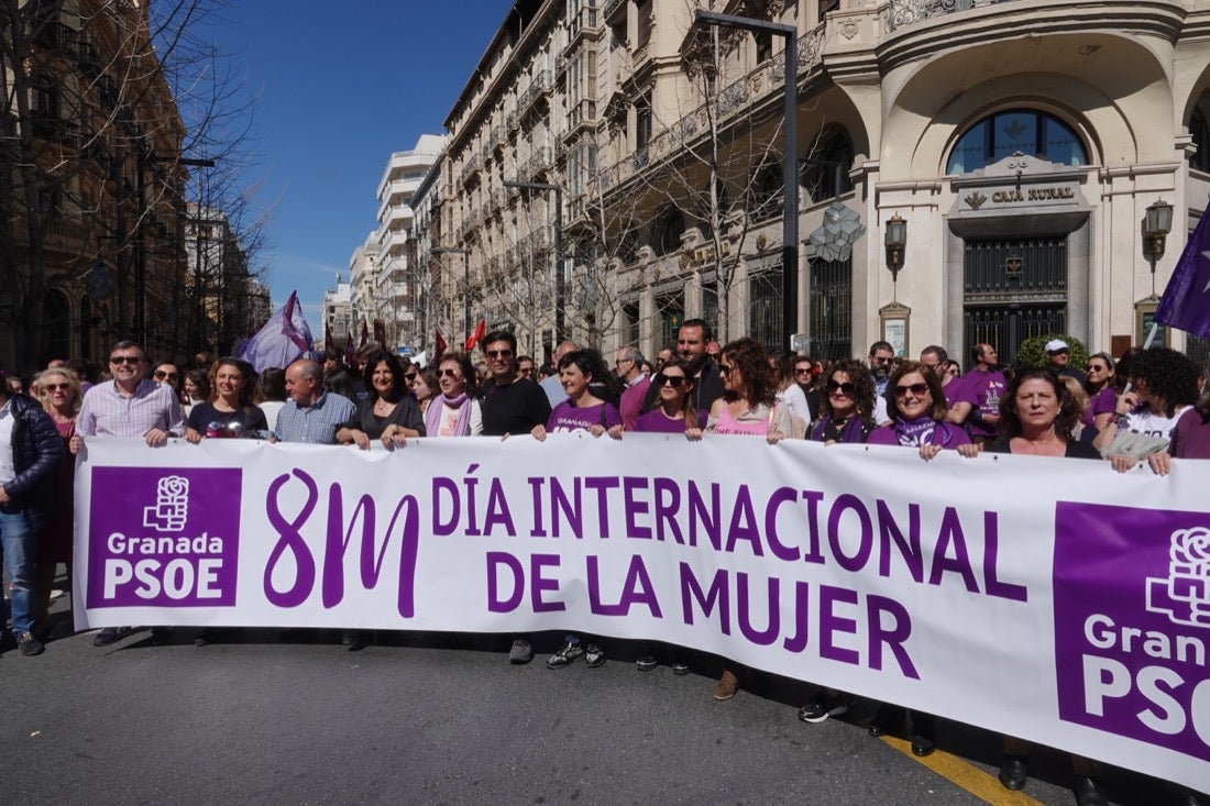 Repaso completo en imágenes a una marcha multitudinaria este Día de la Mujer en Granada
