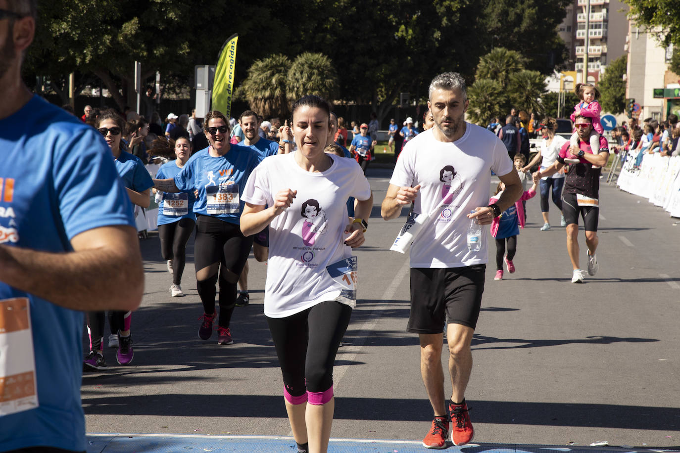 Ambiente festivo en la octava Carrera de la Mujer. 