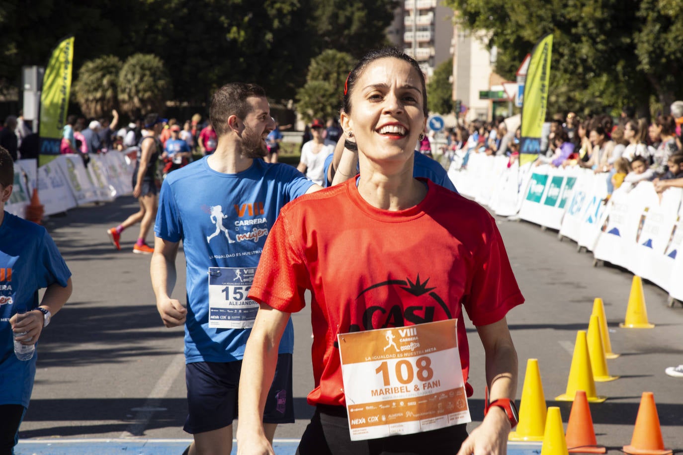 Ambiente festivo en la octava Carrera de la Mujer. 