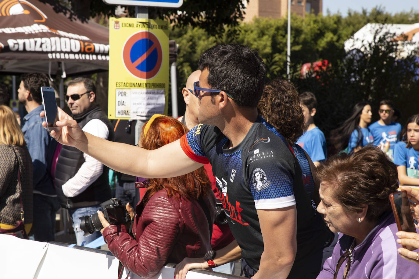 Ambiente festivo en la octava Carrera de la Mujer. 