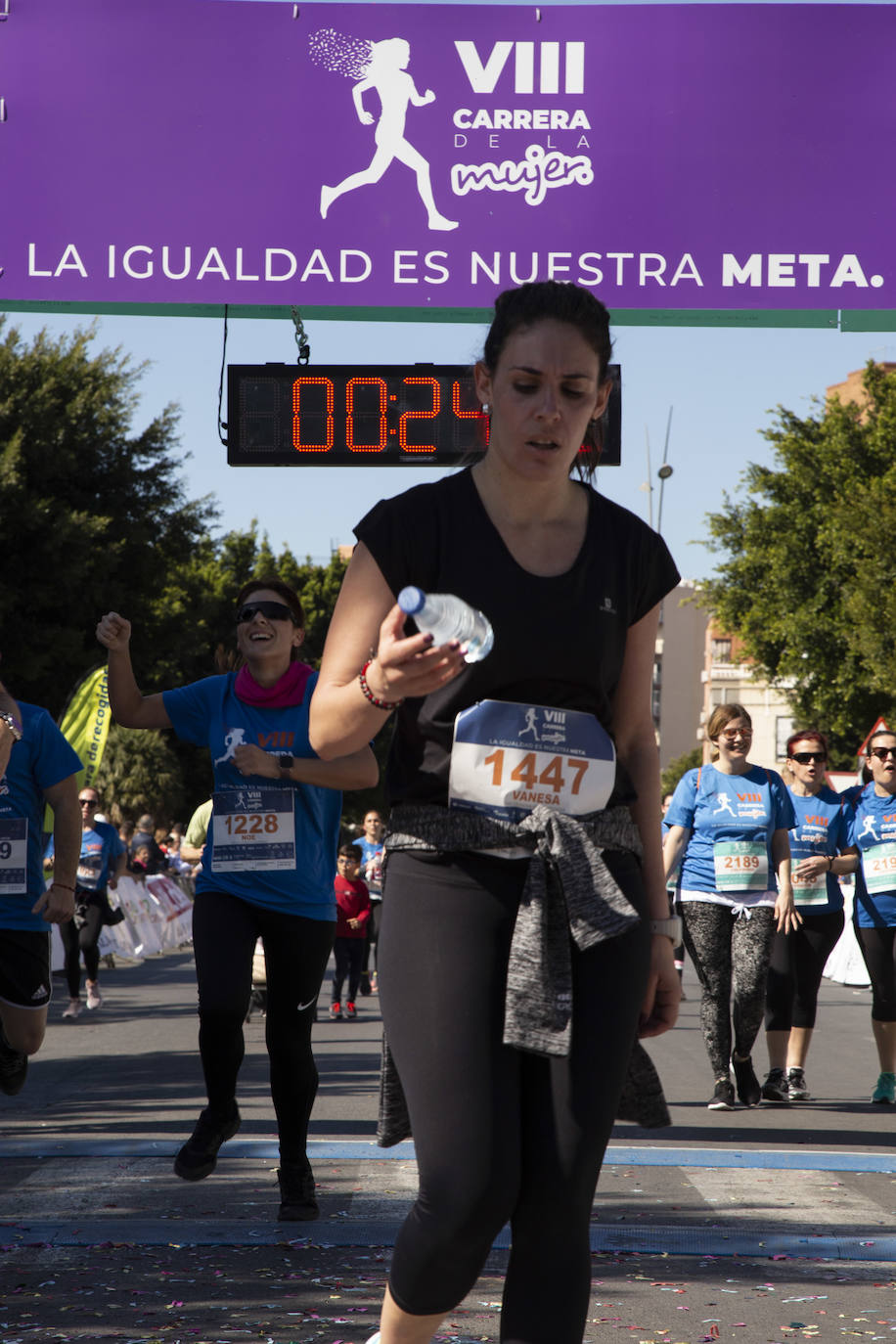 Ambiente festivo en la octava Carrera de la Mujer. 