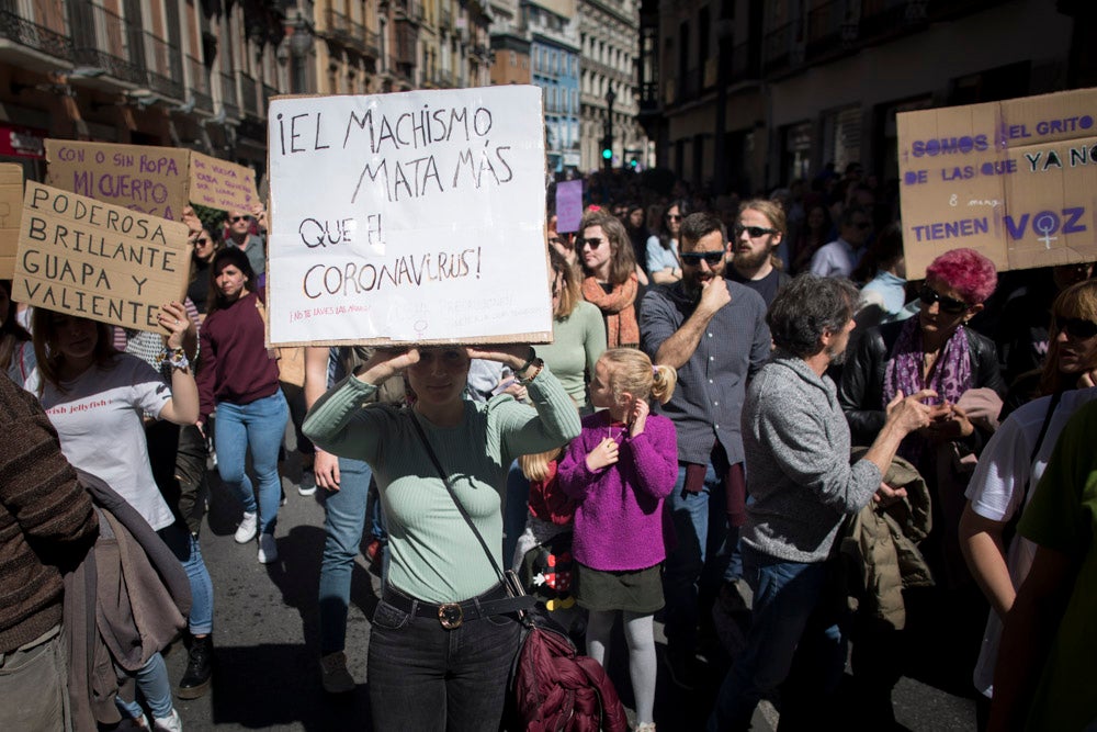 Miles de manifestantes han portada pancartas con mensajes reivindicativos