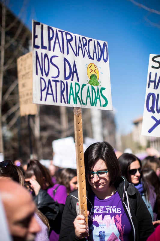 Miles de manifestantes han portada pancartas con mensajes reivindicativos