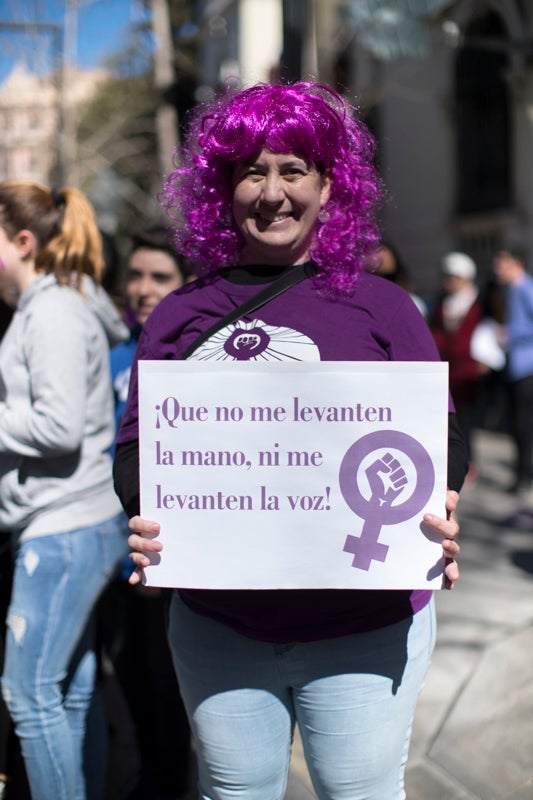 Miles de manifestantes han portada pancartas con mensajes reivindicativos