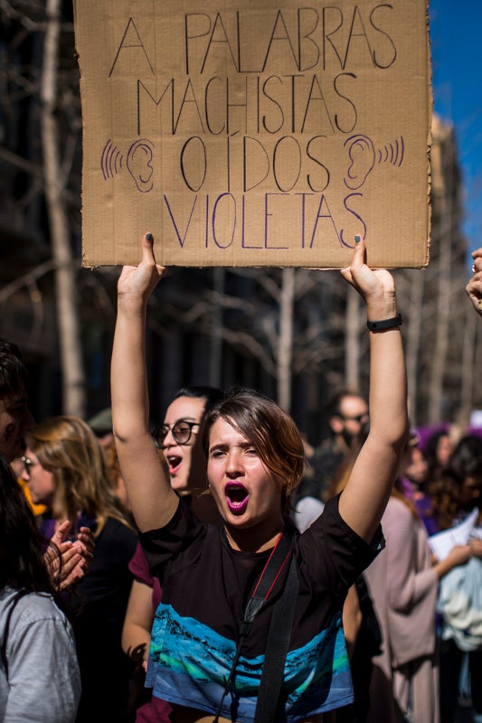 Miles de manifestantes han portada pancartas con mensajes reivindicativos