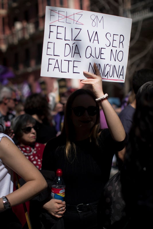 Miles de manifestantes han portada pancartas con mensajes reivindicativos