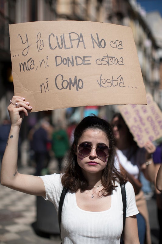 Miles de manifestantes han portada pancartas con mensajes reivindicativos