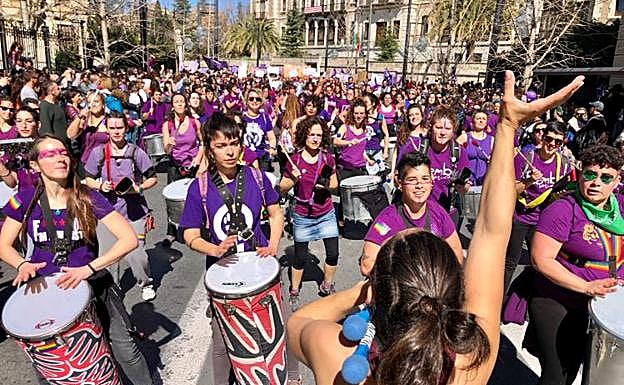 Día de la Mujer en Granada | Vídeo de la batucada que abre paso en la marcha