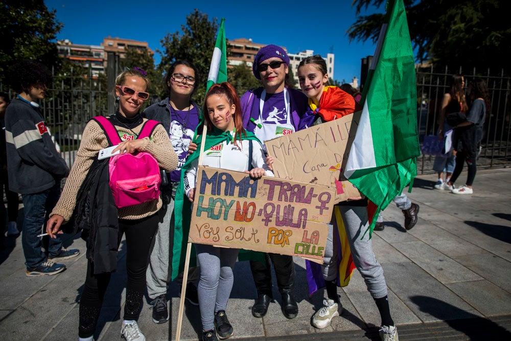 Repaso completo en imágenes a una marcha multitudinaria este Día de la Mujer en Granada