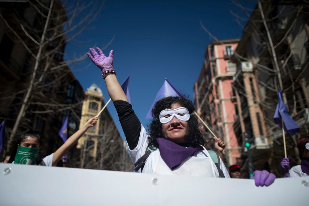 Repaso completo en imágenes a una marcha multitudinaria este Día de la Mujer en Granada