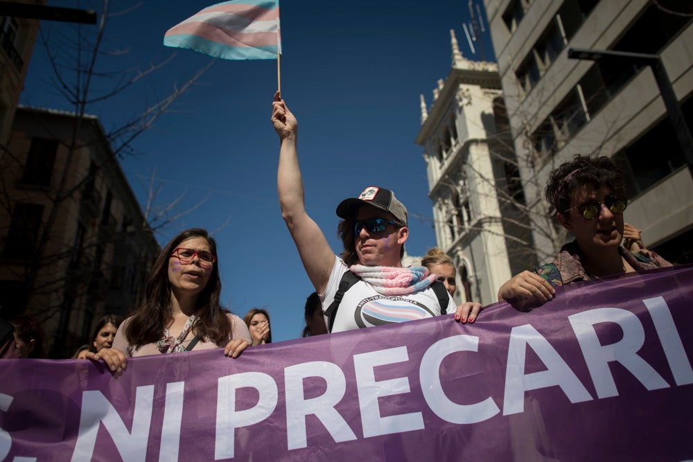 Repaso completo en imágenes a una marcha multitudinaria este Día de la Mujer en Granada