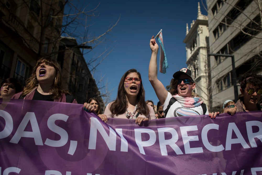 Repaso completo en imágenes a una marcha multitudinaria este Día de la Mujer en Granada